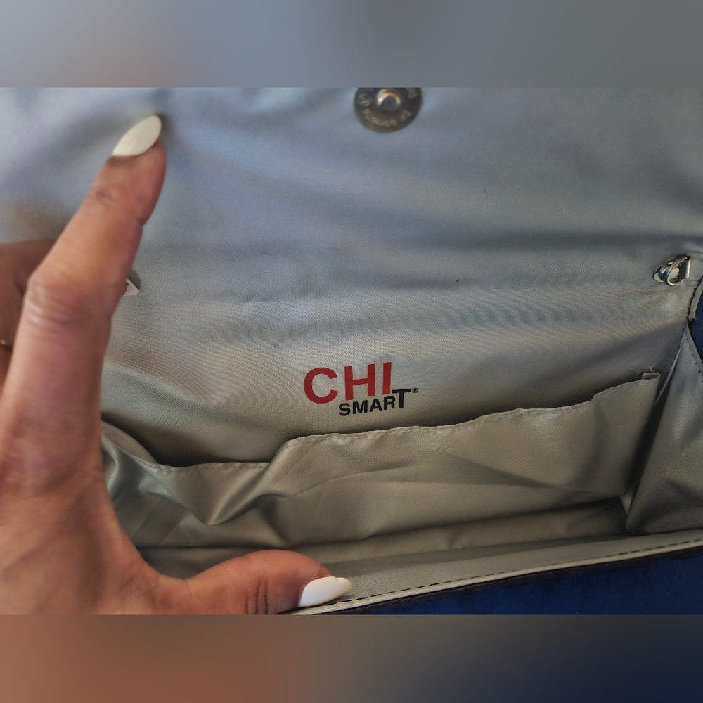 Chic Quilted Clutch in Luxurious Silver - Picture 4 of 12
